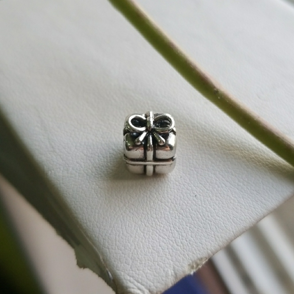 RETIRED! PANDORA present bead! Birthdays!
